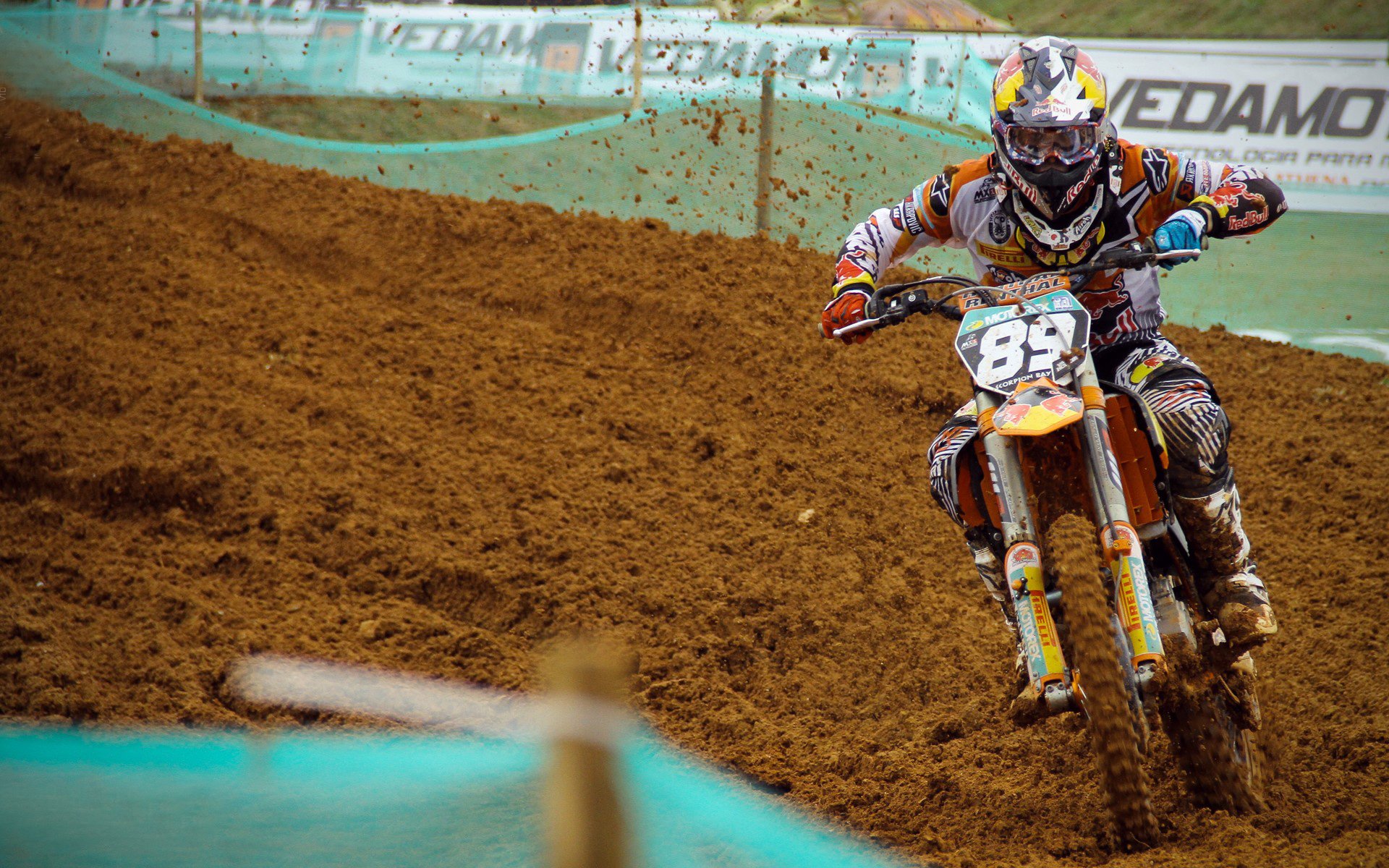 利兹联主场大败,遭遇两连败,球队士气下滑,利兹联强吗