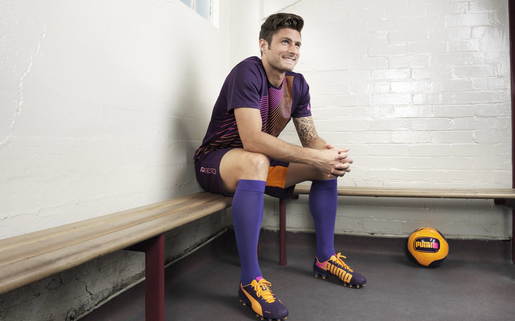 比赛中球队展现出团结互助的精神，球队团结的话