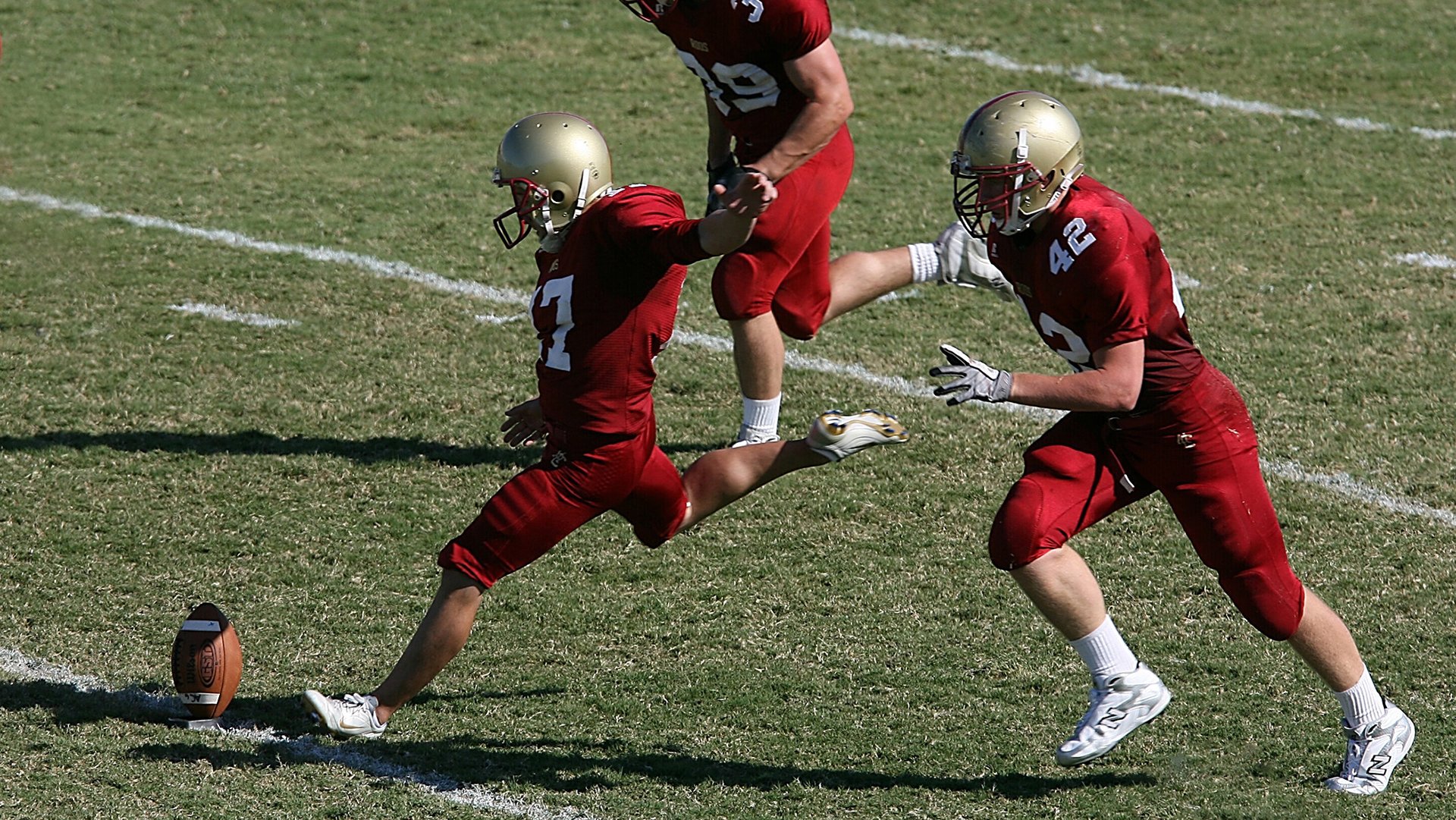 比赛中球队展现出团结互助的精神，球队团结的话